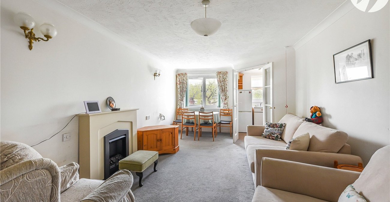 2 bedroom property for sale in Oakleigh Close | Robinson Jackson