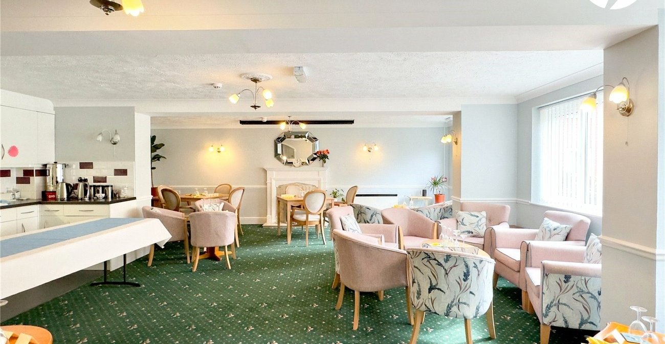 2 bedroom property for sale in Oakleigh Close | Robinson Jackson