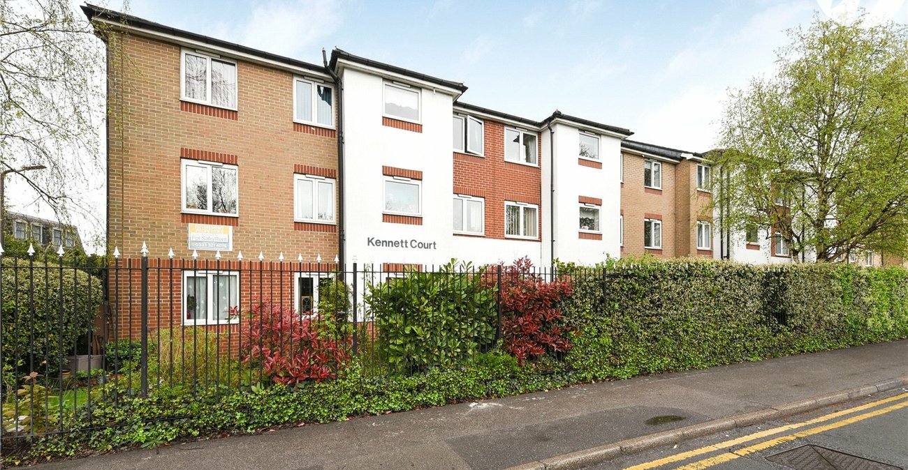 2 bedroom property for sale in Oakleigh Close | Robinson Jackson