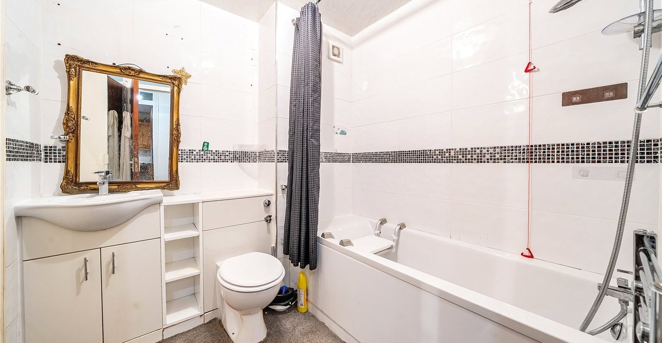 2 bedroom property for sale in Sydenham | Robinson Jackson