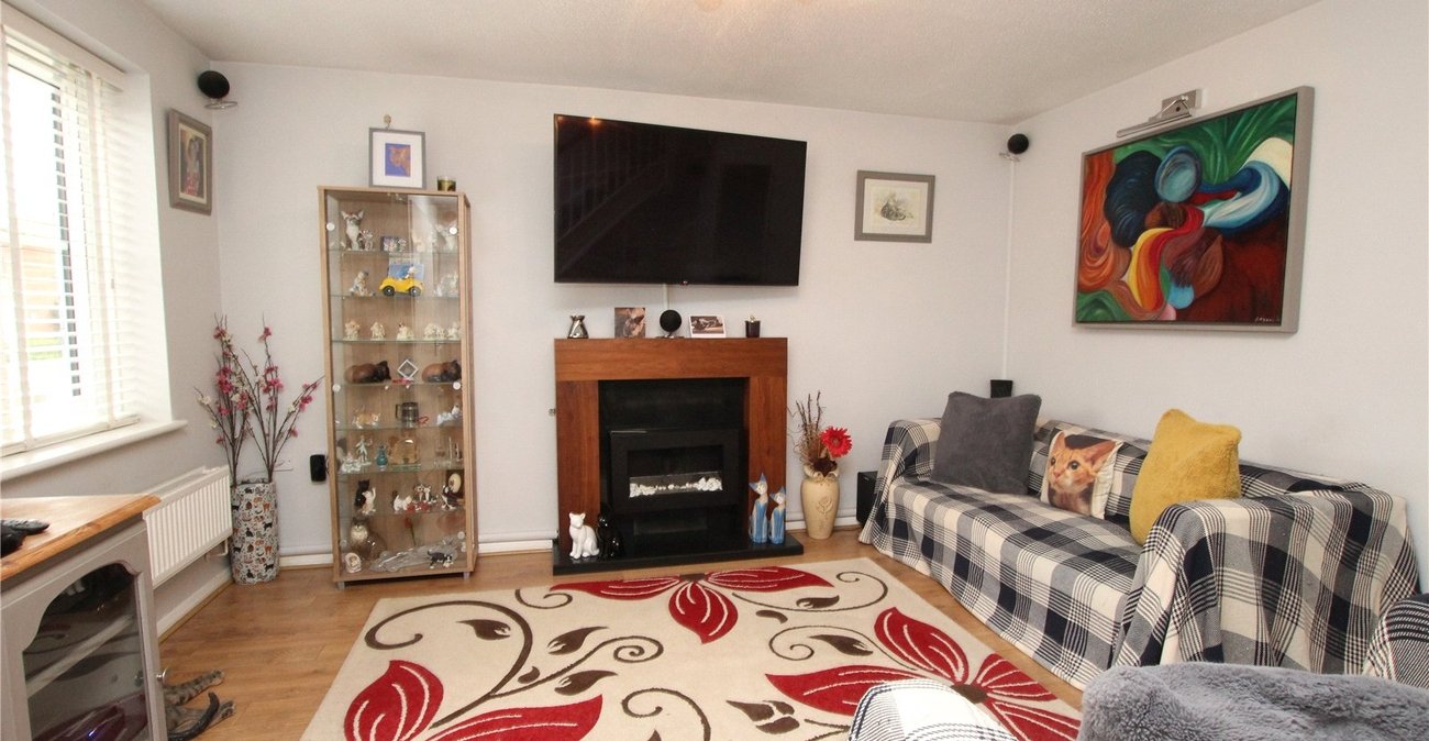 2 bedroom house for sale in West Thamesmead | Robinson Jackson