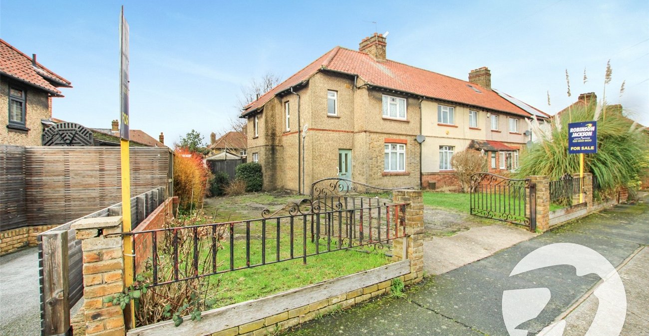 3 bedroom house for sale in London | Robinson Jackson