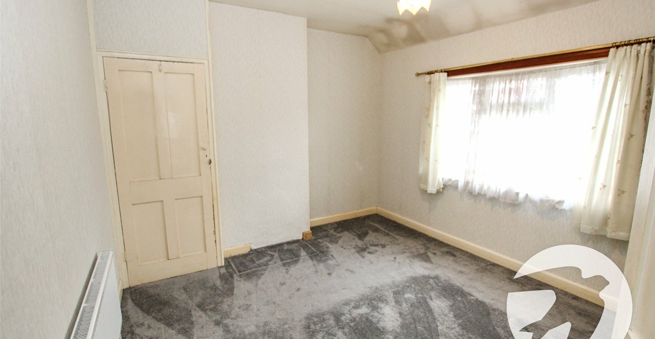 3 bedroom house for sale in London | Robinson Jackson