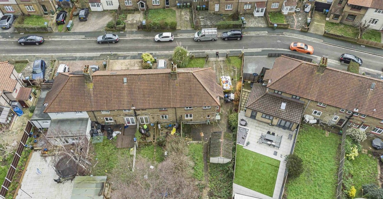 3 bedroom house for sale in London | Robinson Jackson