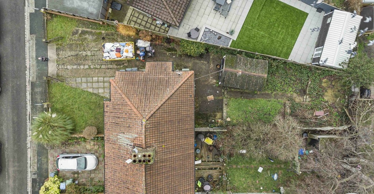 3 bedroom house for sale in London | Robinson Jackson