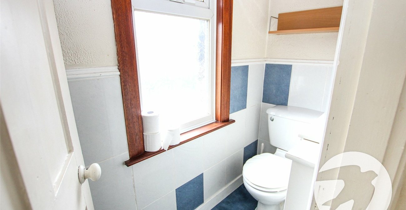 3 bedroom house for sale in London | Robinson Jackson