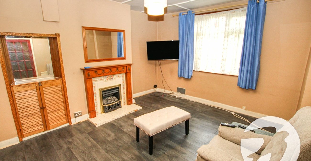 3 bedroom house for sale in London | Robinson Jackson