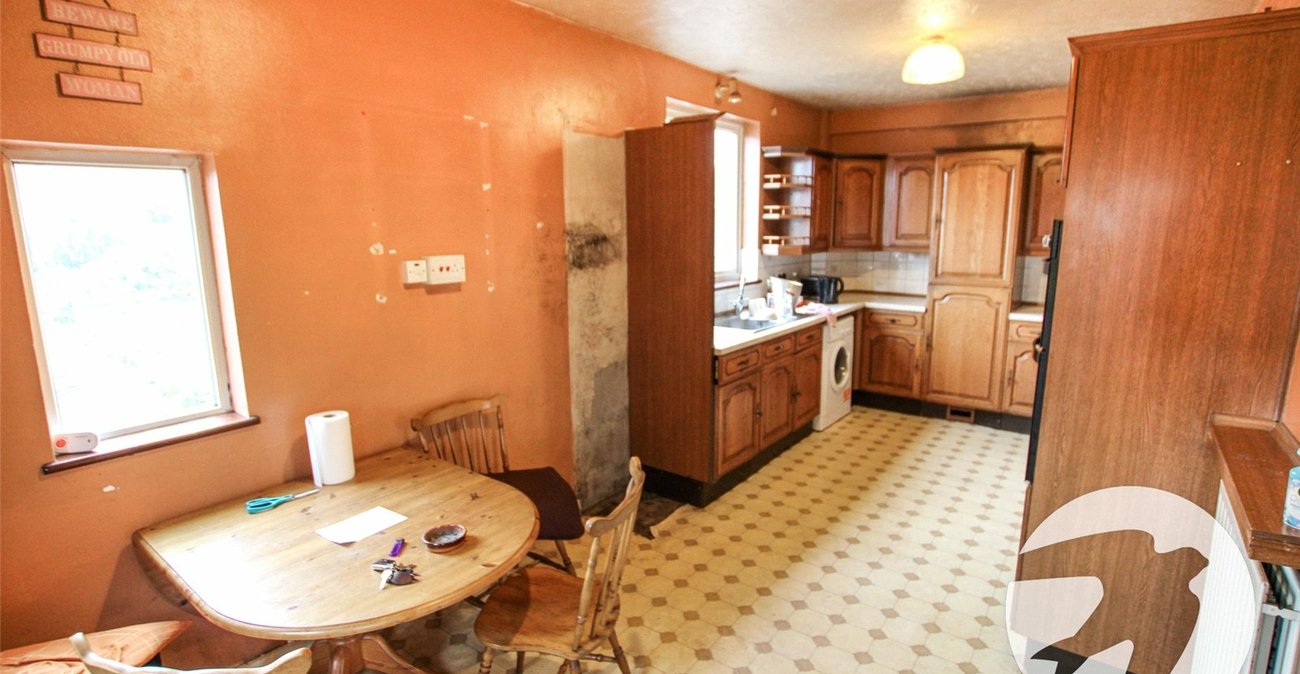 3 bedroom house for sale in London | Robinson Jackson