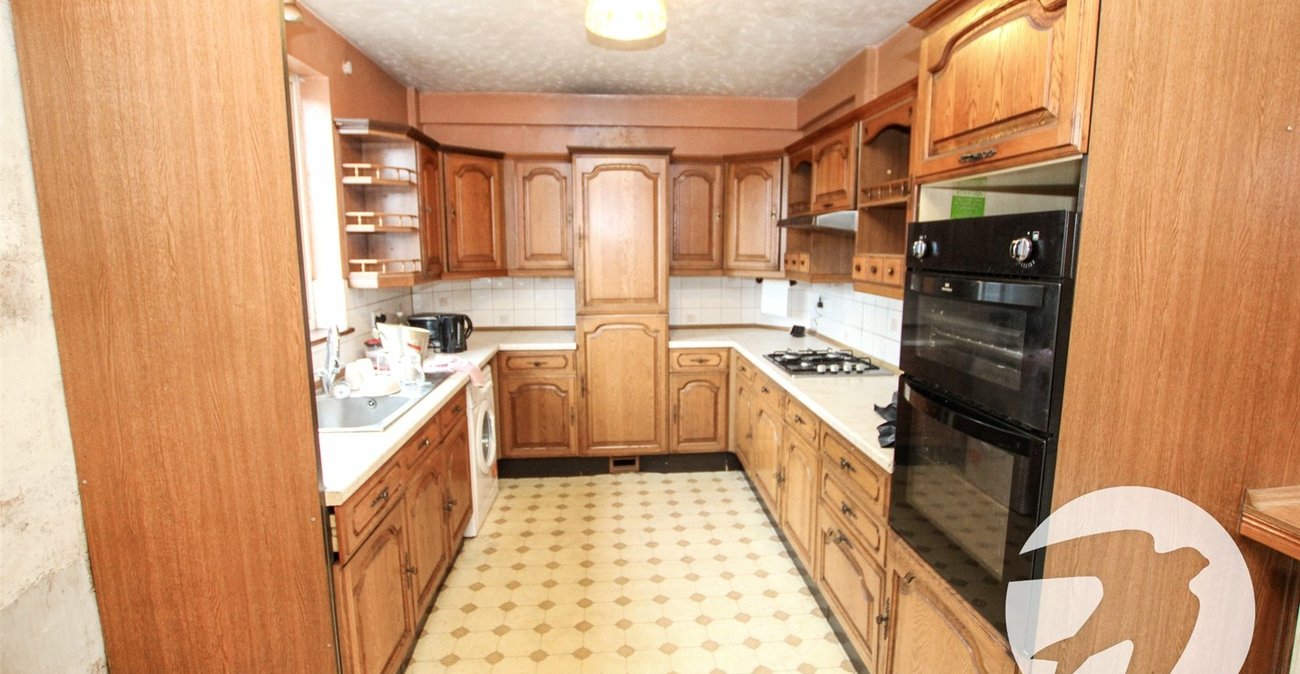 3 bedroom house for sale in London | Robinson Jackson