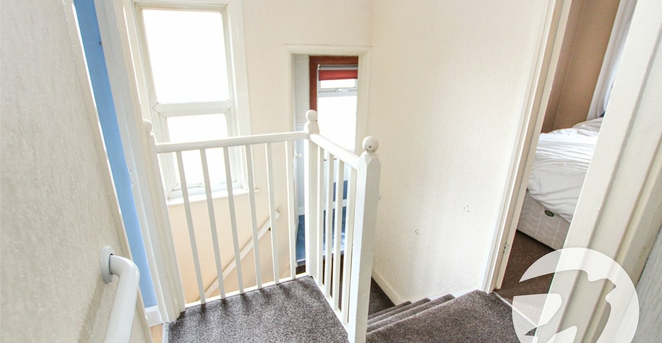 3 bedroom house for sale in London | Robinson Jackson