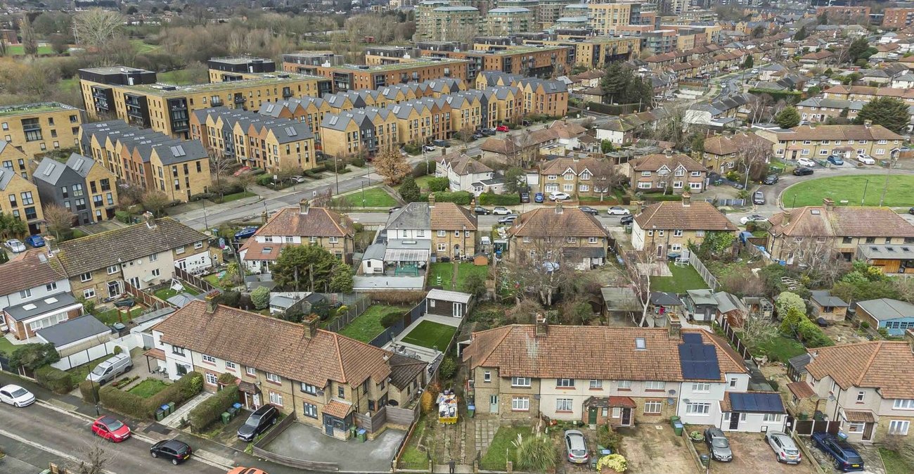 3 bedroom house for sale in London | Robinson Jackson