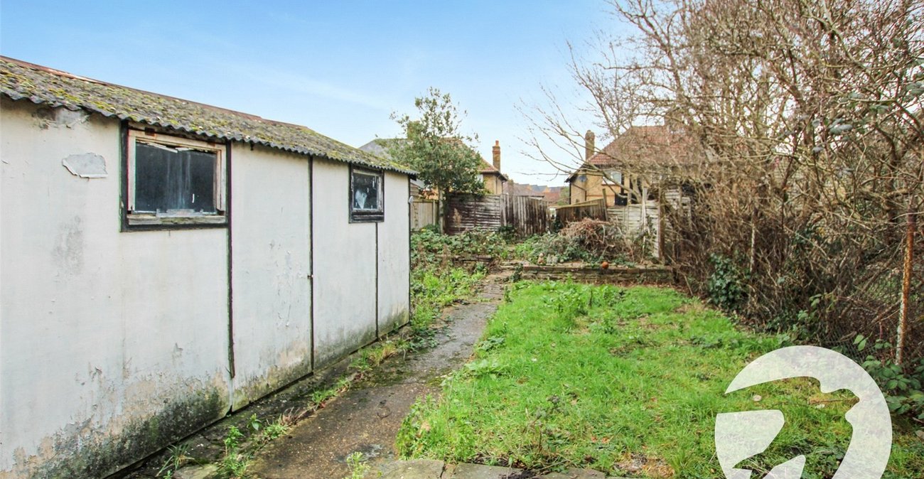 3 bedroom house for sale in London | Robinson Jackson