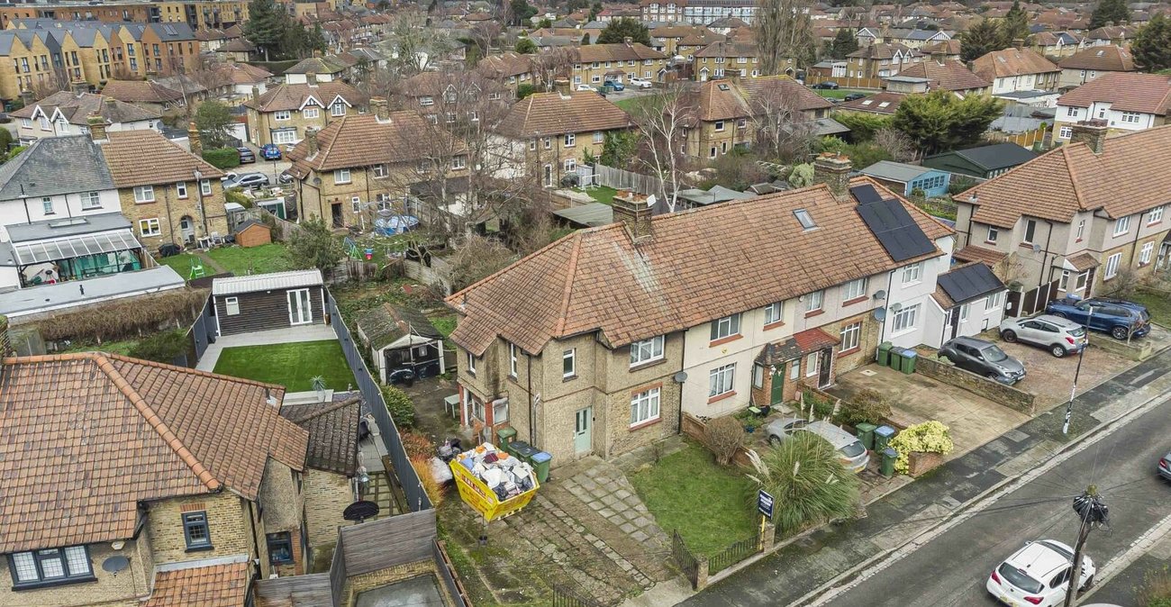 3 bedroom house for sale in London | Robinson Jackson