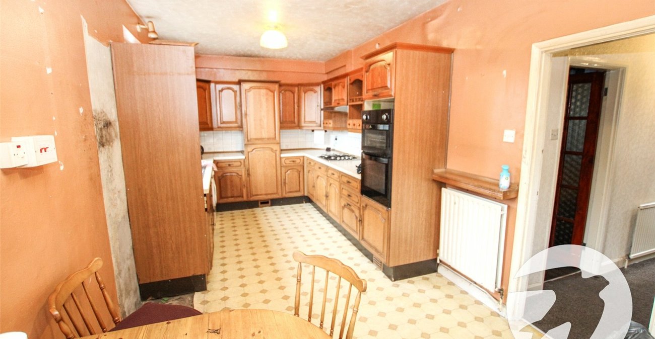 3 bedroom house for sale in London | Robinson Jackson