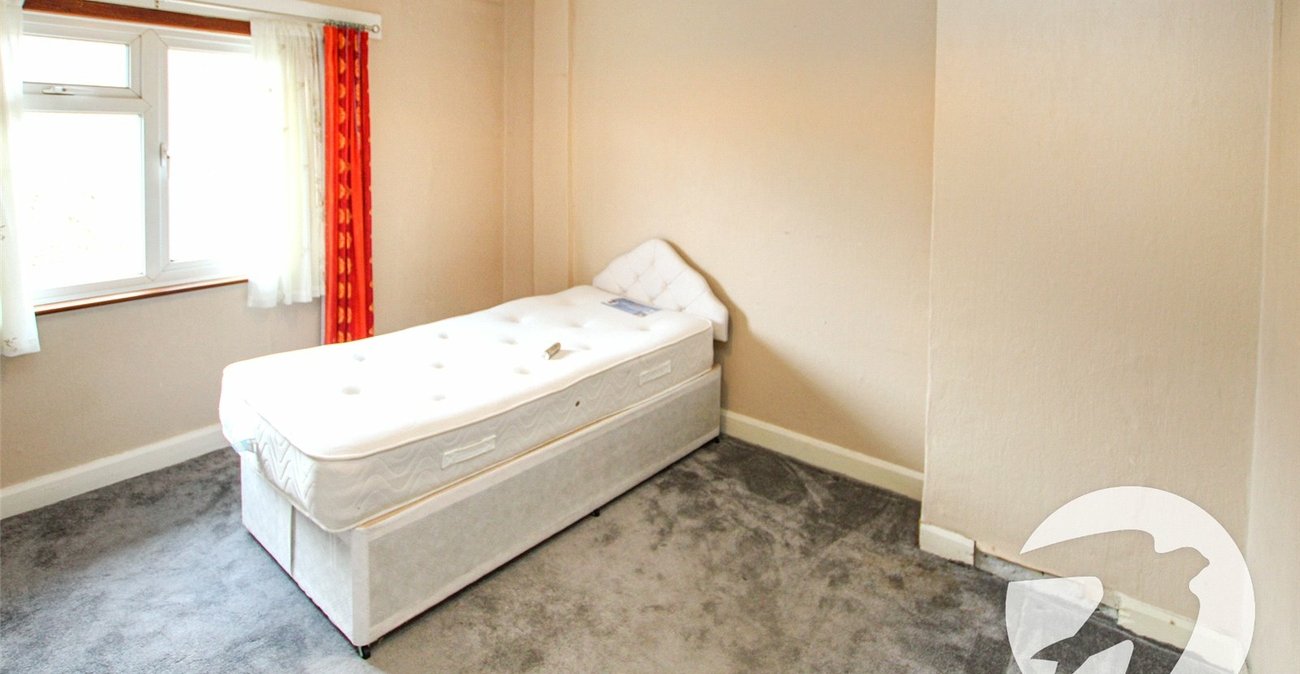 3 bedroom house for sale in London | Robinson Jackson