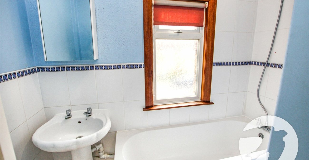 3 bedroom house for sale in London | Robinson Jackson