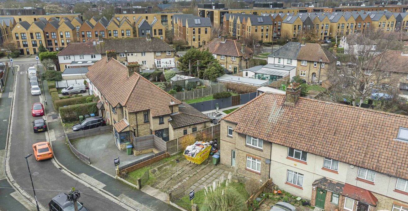 3 bedroom house for sale in London | Robinson Jackson