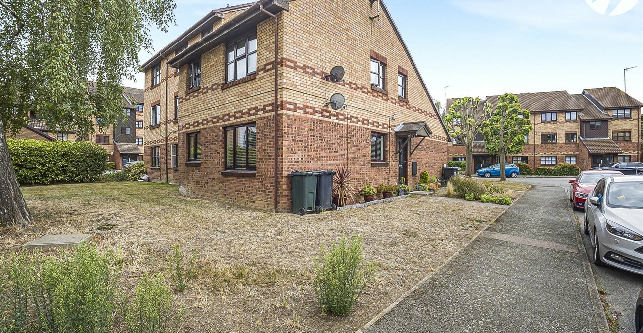 2 bedroom property for sale in Dartford | Robinson Jackson