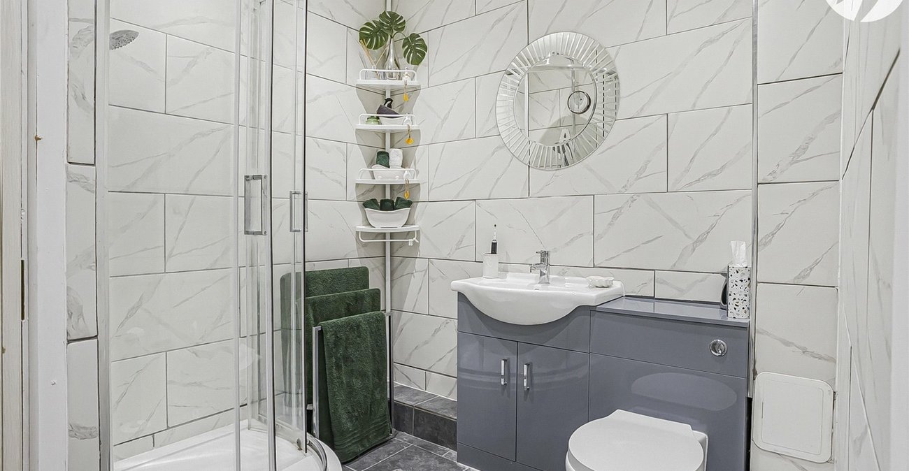 2 bedroom property for sale in Dartford | Robinson Jackson