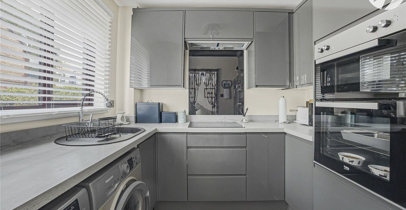 2 bedroom property for sale in Dartford | Robinson Jackson