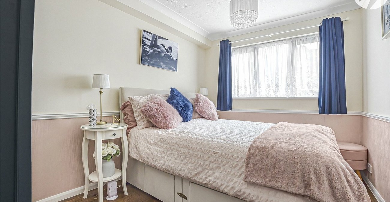 2 bedroom property for sale in Dartford | Robinson Jackson