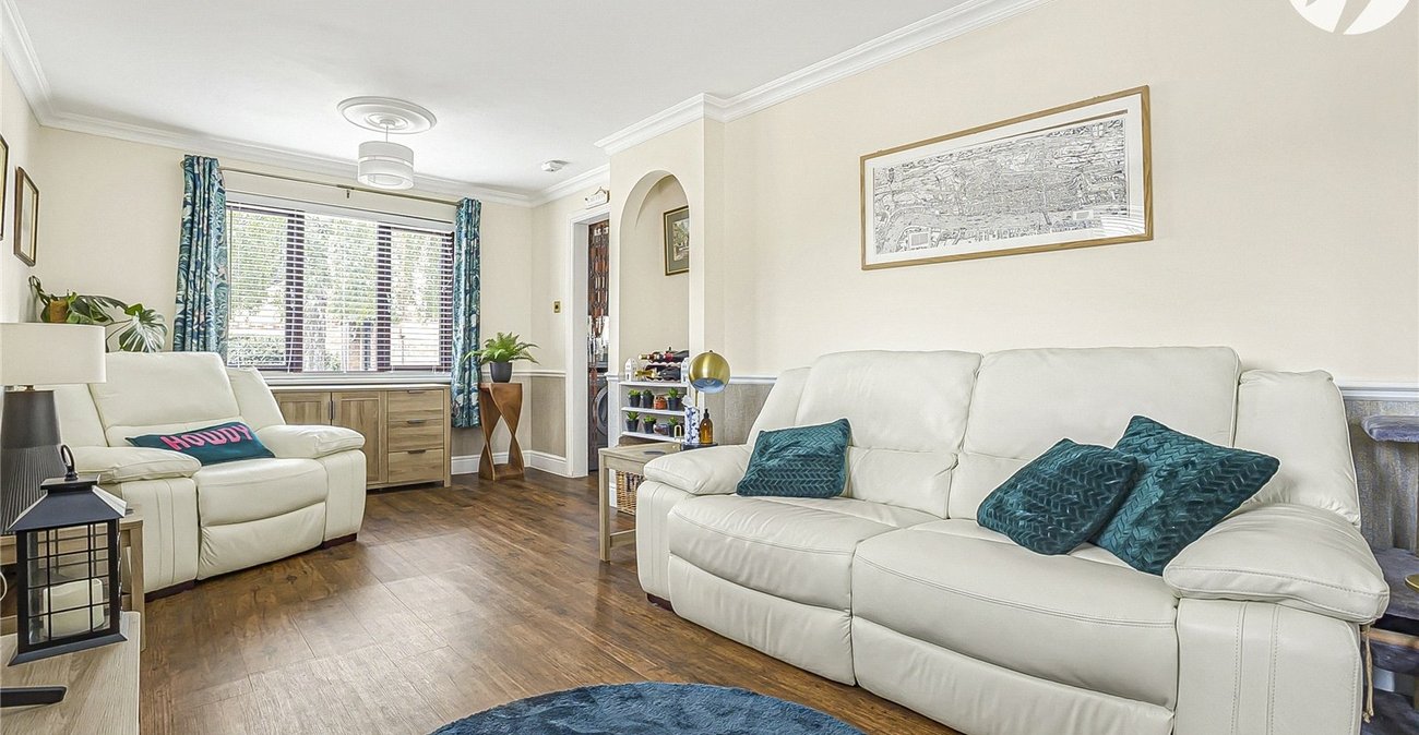 2 bedroom property for sale in Dartford | Robinson Jackson