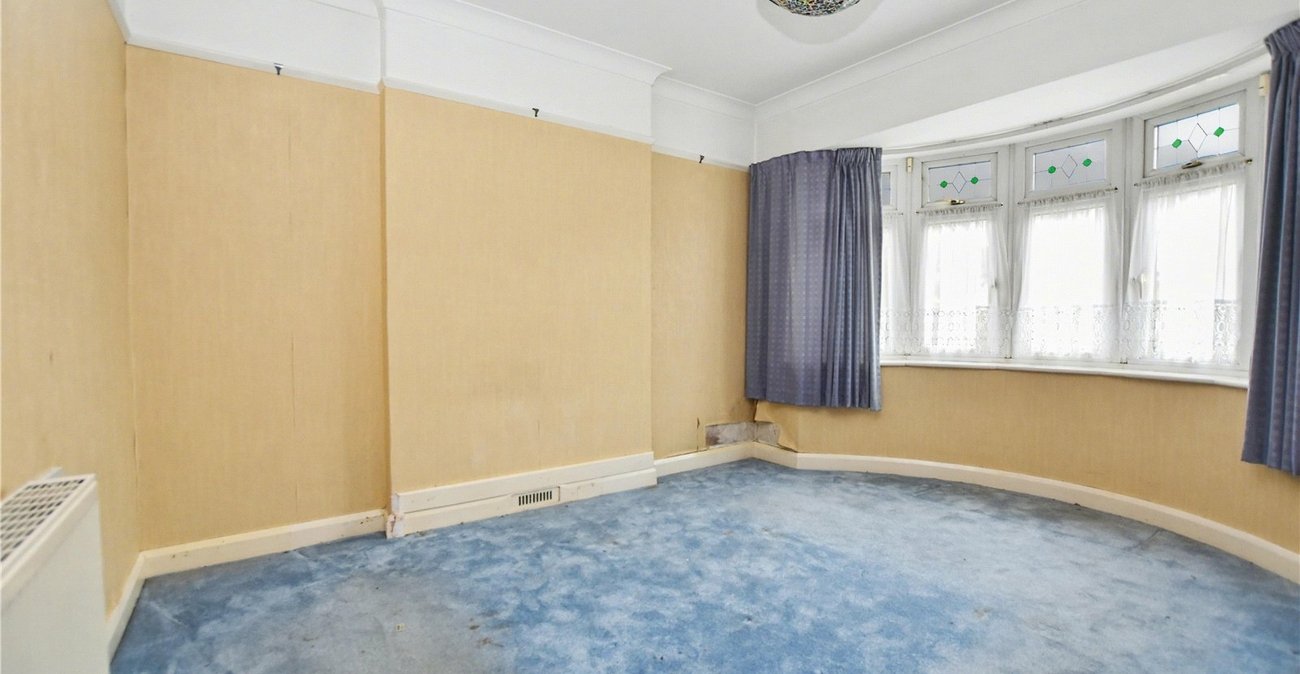 3 bedroom bungalow for sale in Bexleyheath | Robinson Jackson