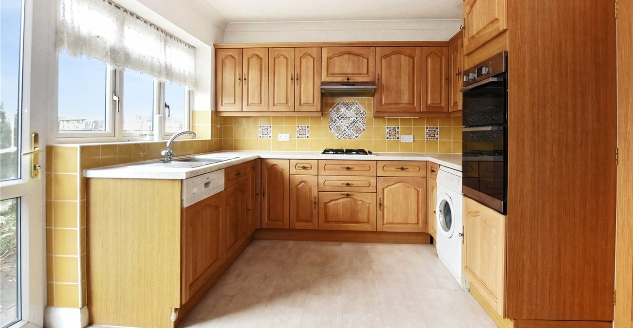 3 bedroom bungalow for sale in Bexleyheath | Robinson Jackson