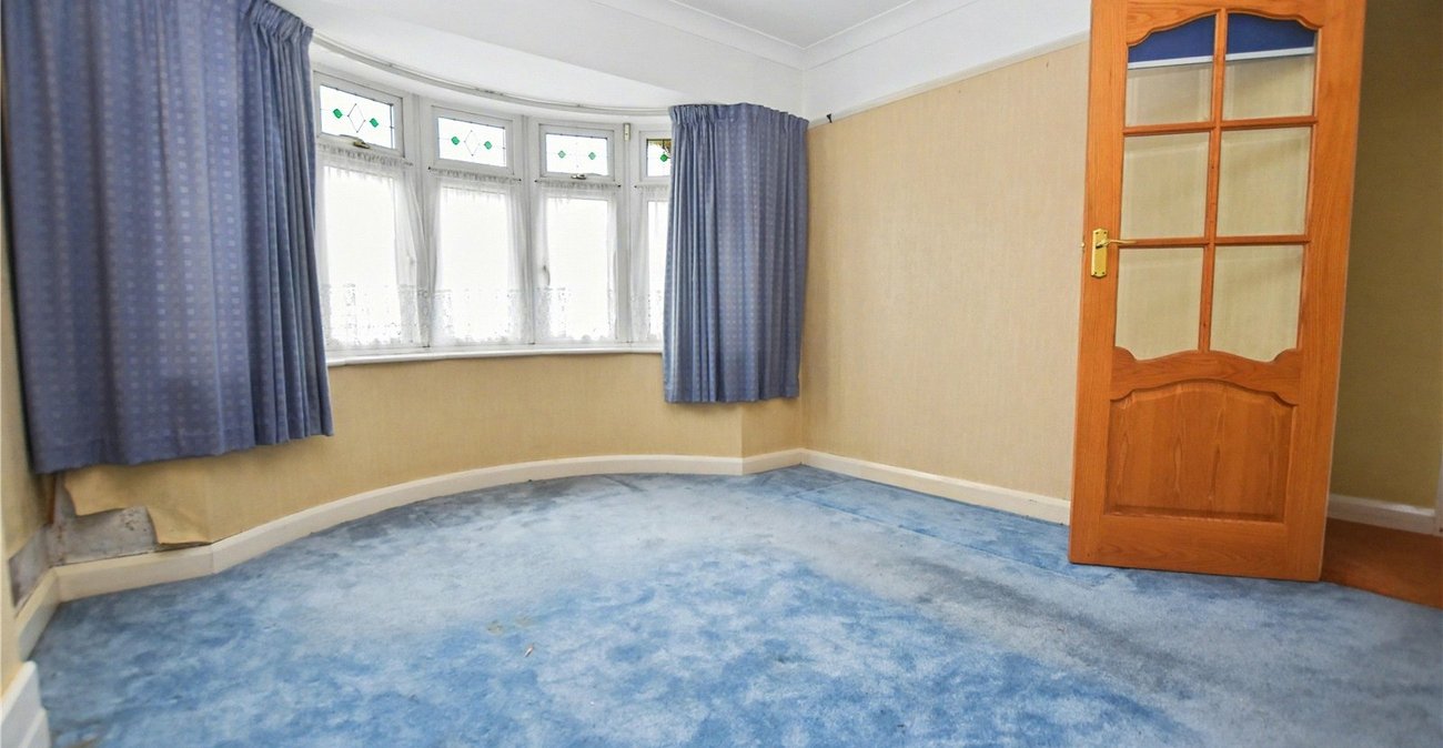 3 bedroom bungalow for sale in Bexleyheath | Robinson Jackson