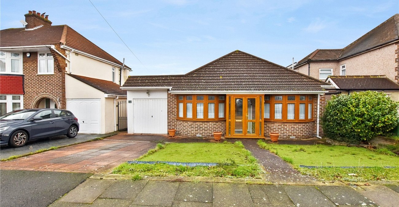 3 bedroom bungalow for sale in Bexleyheath | Robinson Jackson