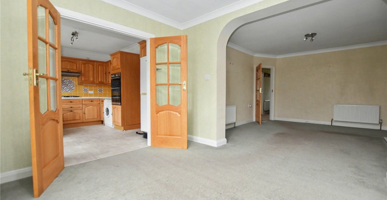 3 bedroom bungalow for sale in Bexleyheath | Robinson Jackson
