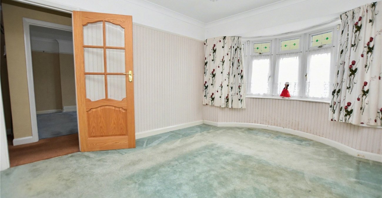 3 bedroom bungalow for sale in Bexleyheath | Robinson Jackson