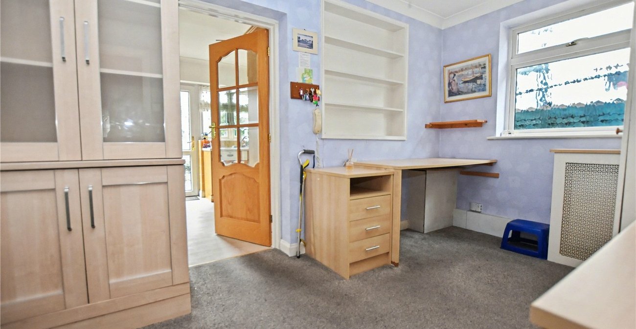 3 bedroom bungalow for sale in Bexleyheath | Robinson Jackson