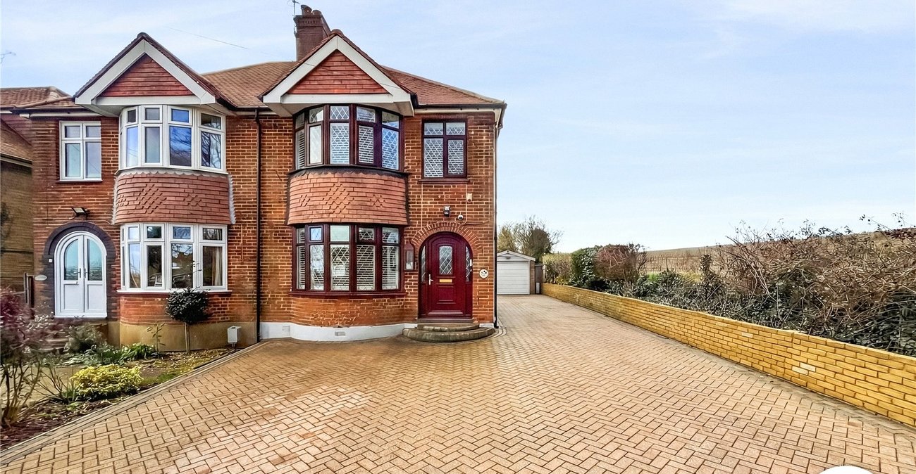 3 bedroom house for sale in Bobbing | Robinson Michael & Jackson