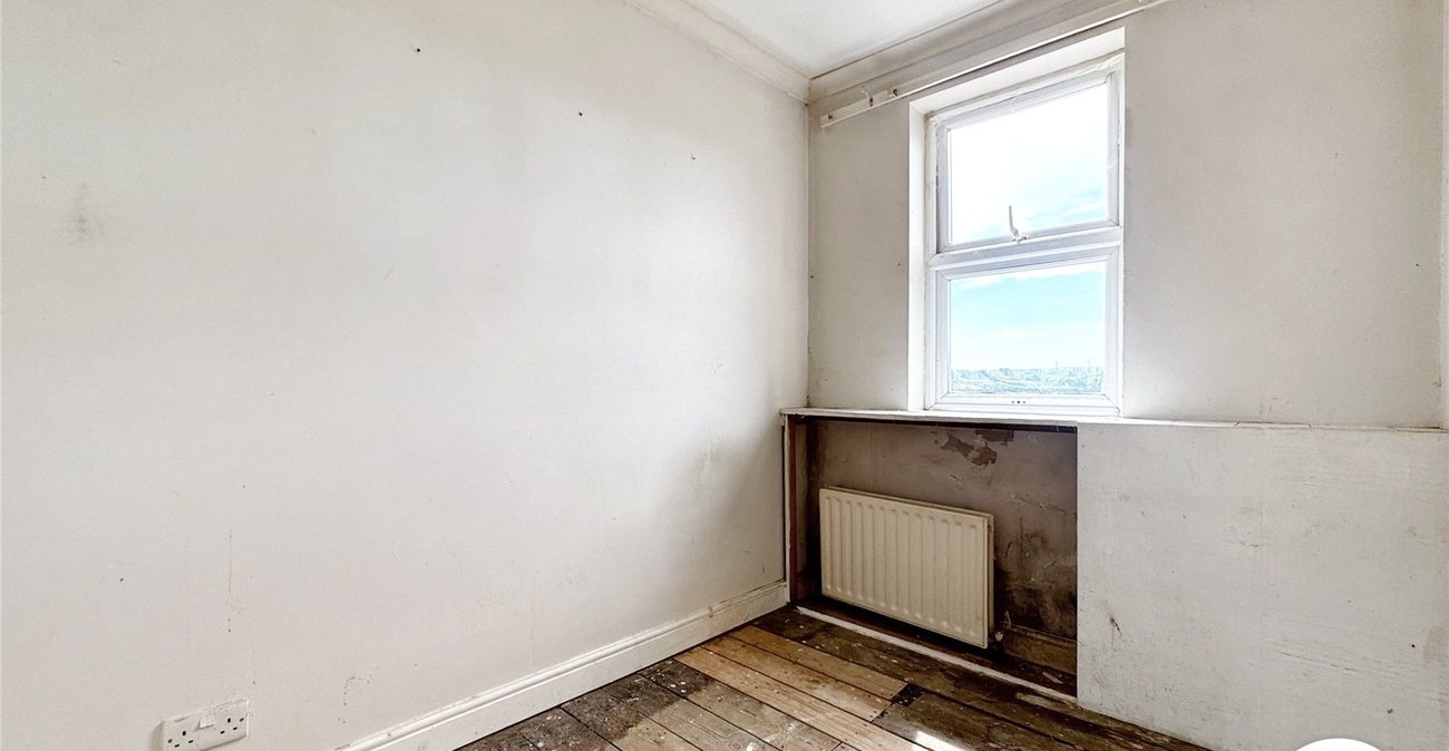 2 bedroom house for sale in Bobbing | Robinson Michael & Jackson