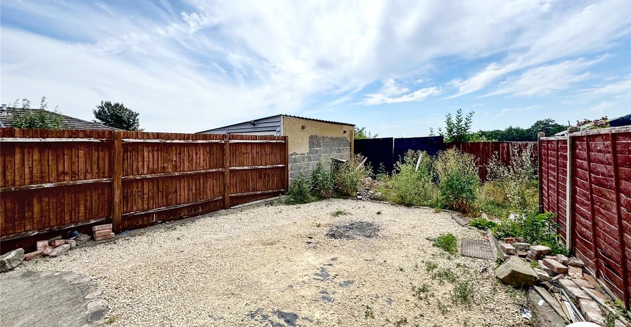 2 bedroom house for sale in Bobbing | Robinson Michael & Jackson