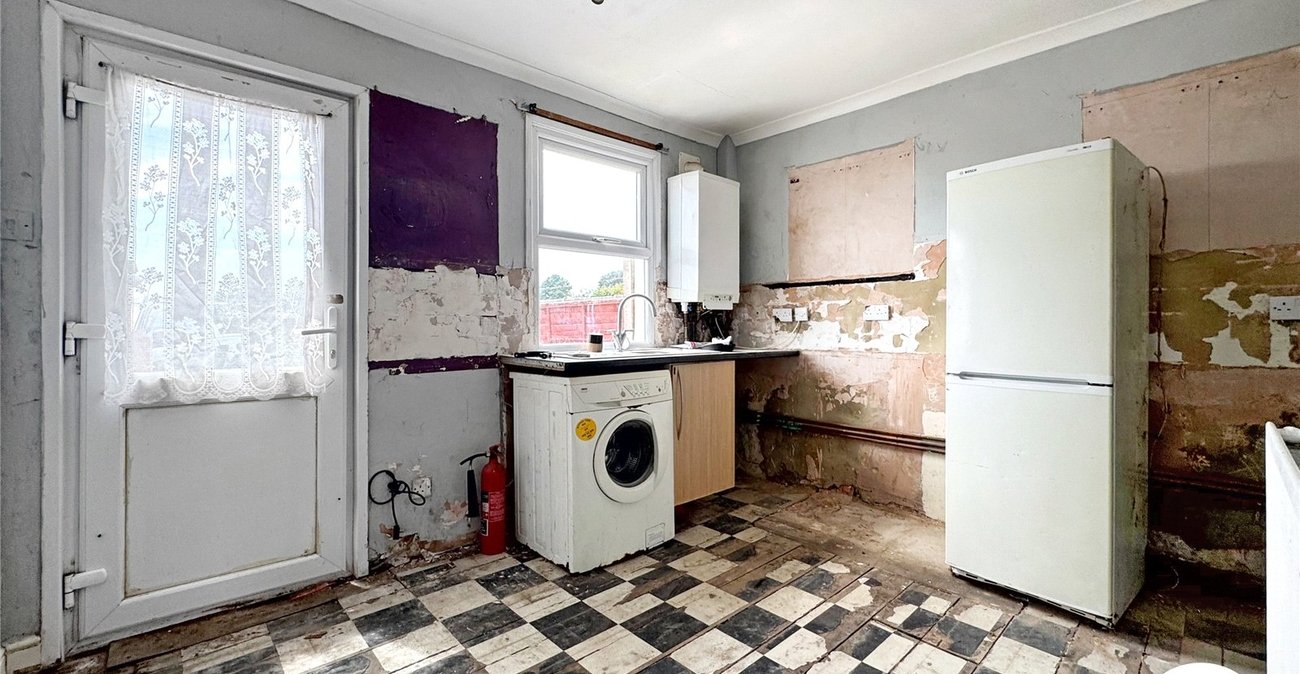 2 bedroom house for sale in Bobbing | Robinson Michael & Jackson
