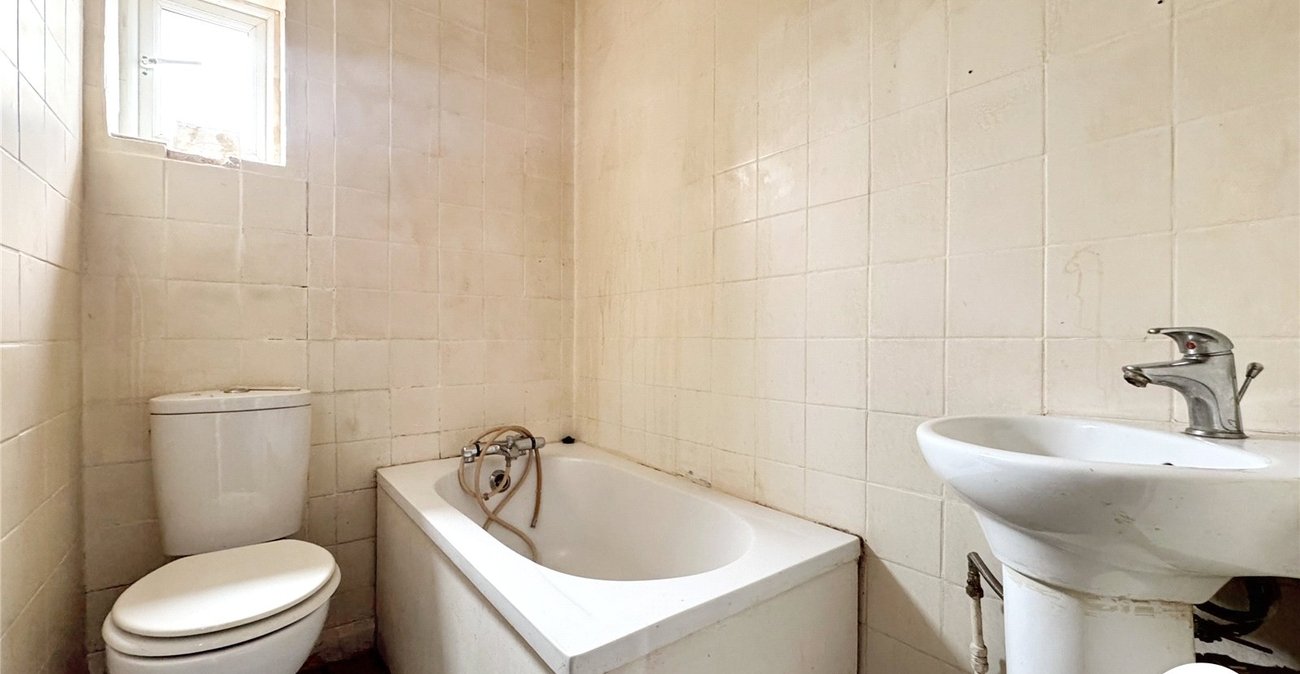 2 bedroom house for sale in Bobbing | Robinson Michael & Jackson