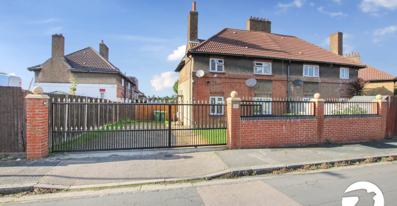 3 bedroom house for sale in London | Robinson Jackson