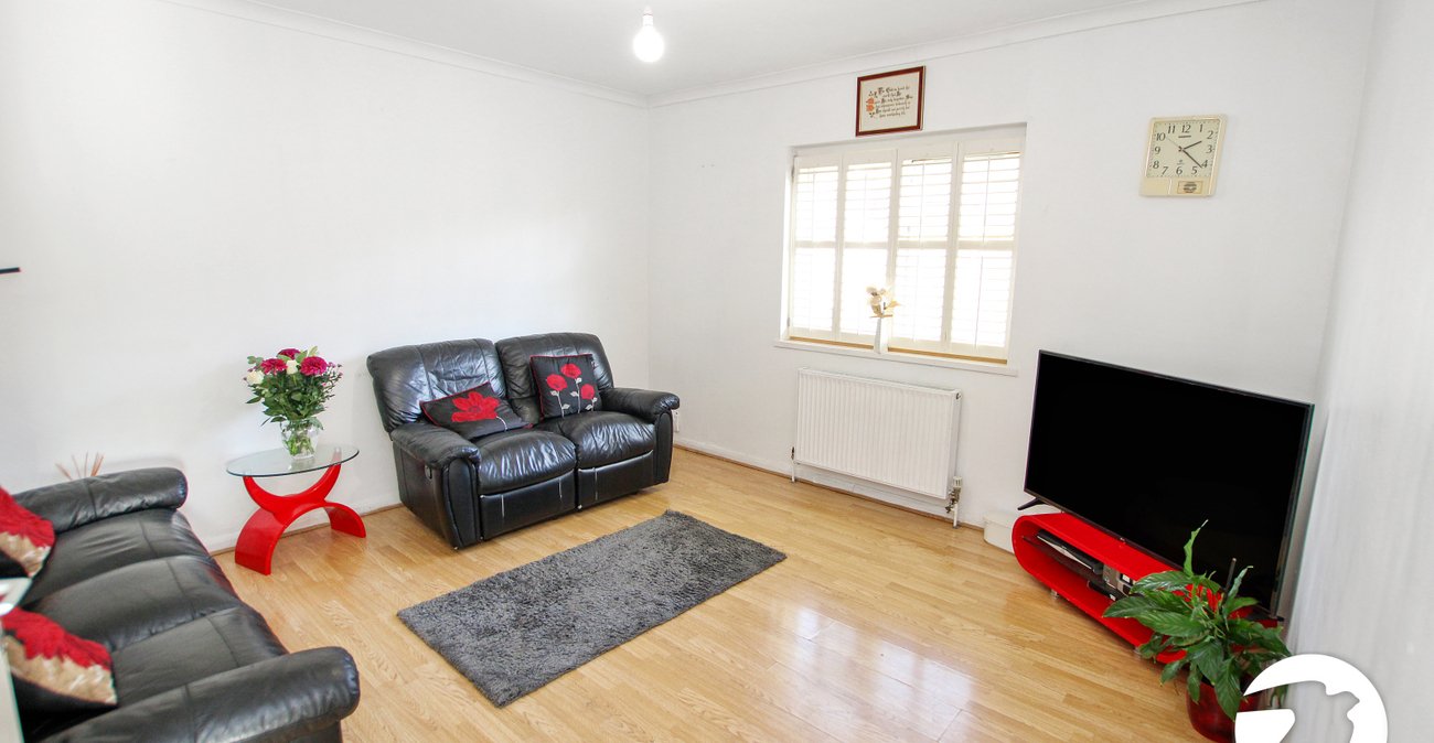 3 bedroom house for sale in London | Robinson Jackson