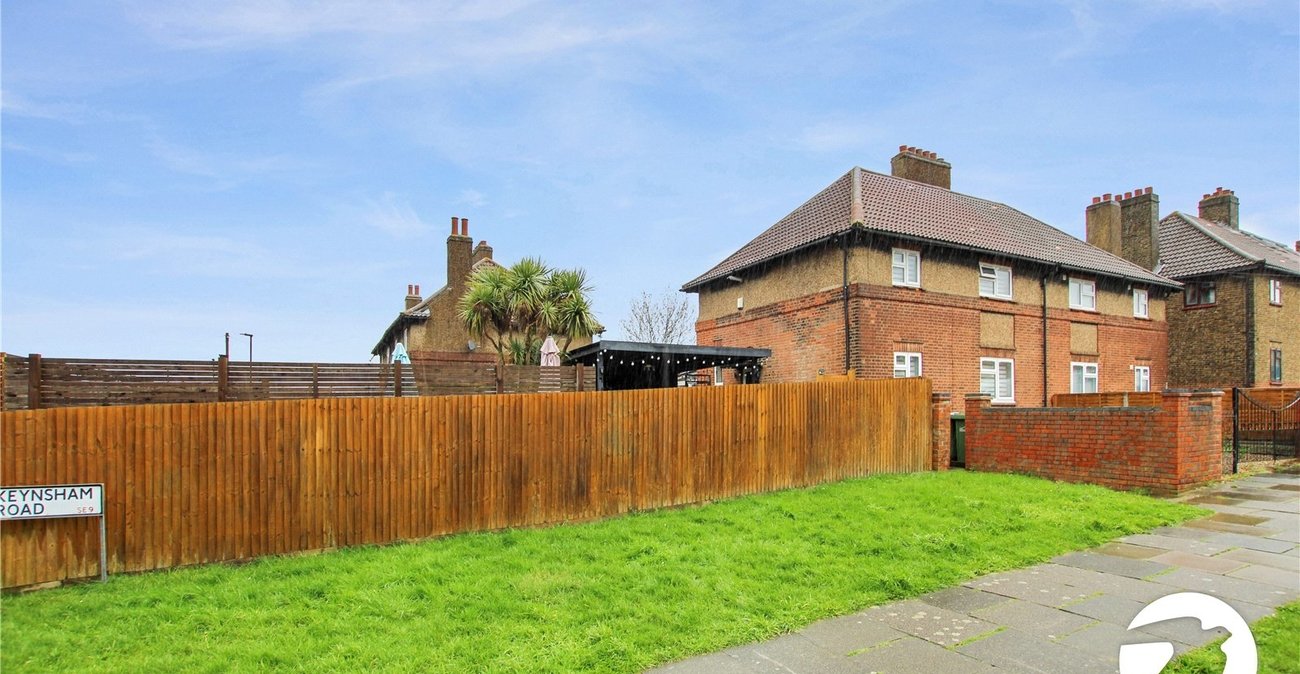 3 bedroom house for sale in London | Robinson Jackson