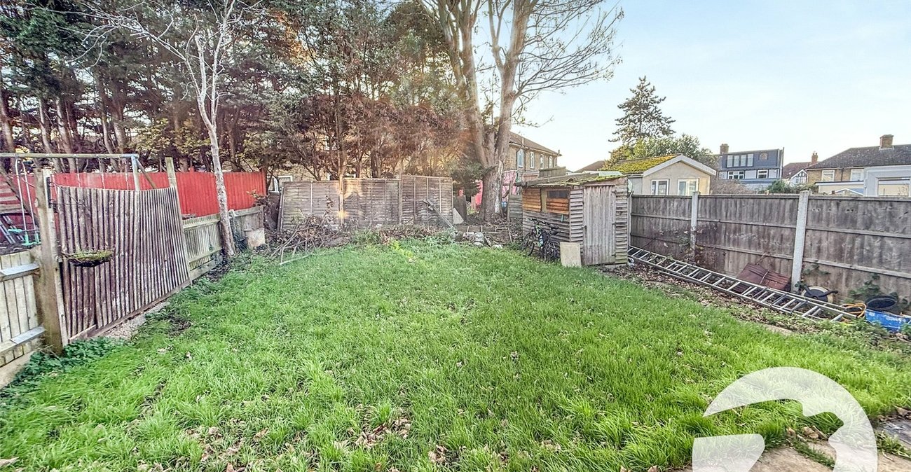 3 bedroom house for sale in London | Robinson Jackson