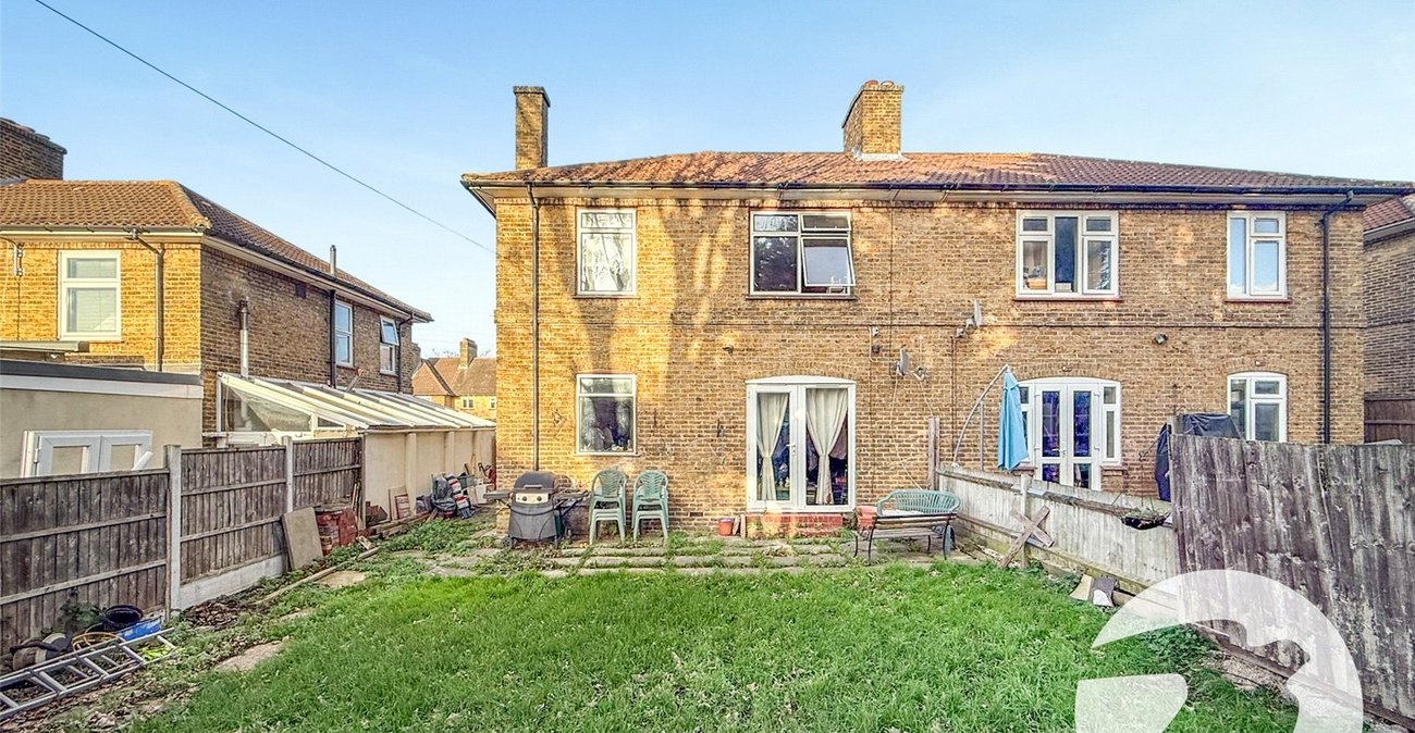 3 bedroom house for sale in London | Robinson Jackson