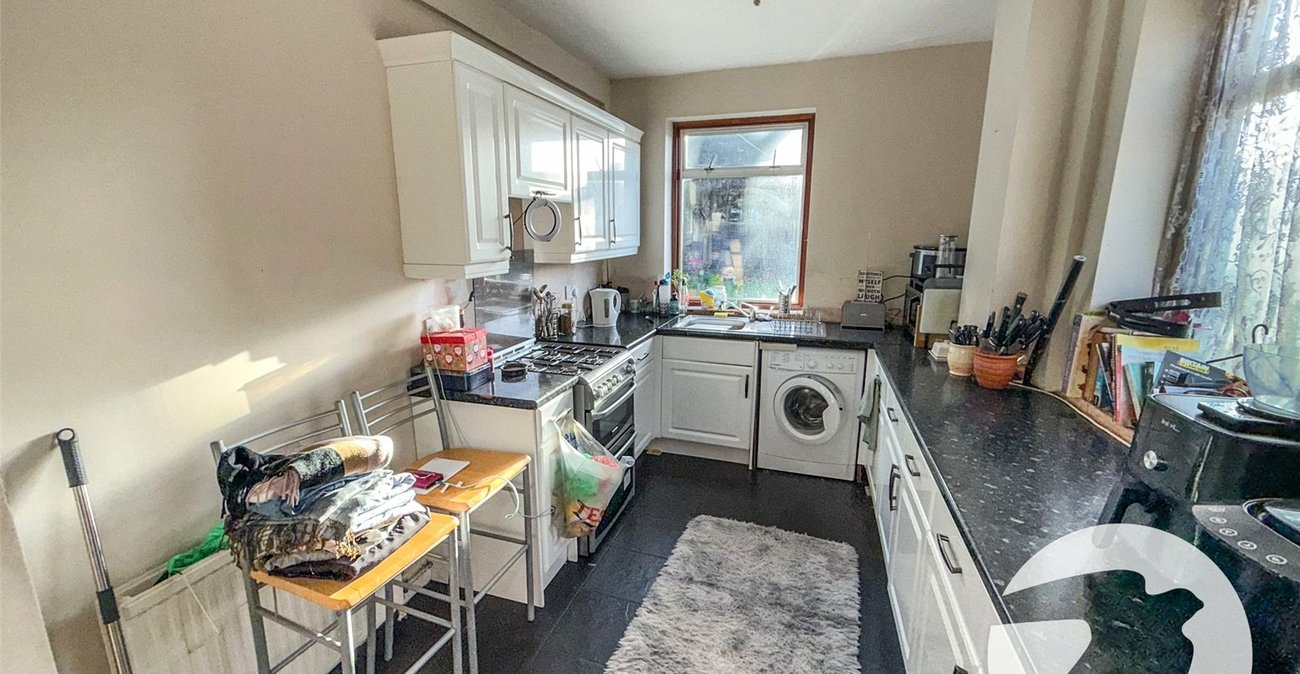 3 bedroom house for sale in London | Robinson Jackson