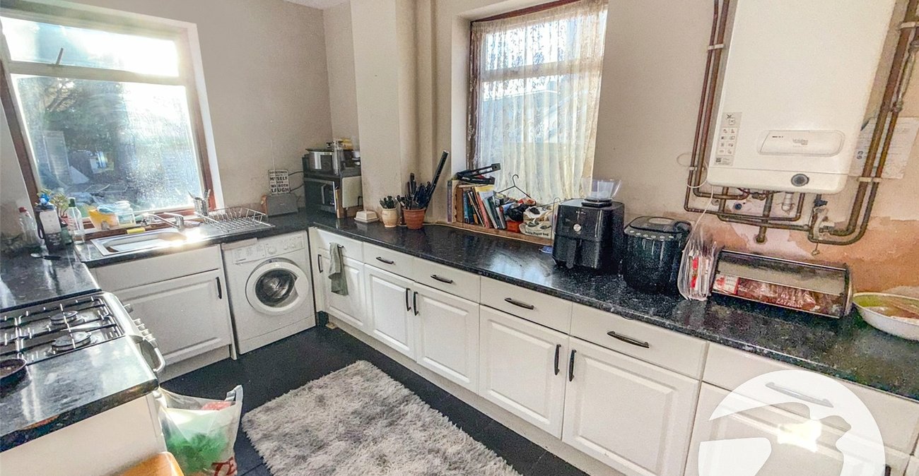 3 bedroom house for sale in London | Robinson Jackson