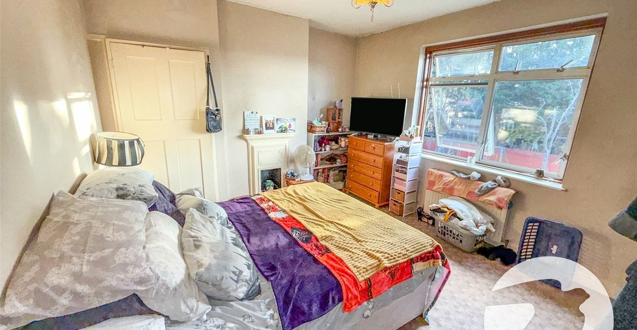 3 bedroom house for sale in London | Robinson Jackson