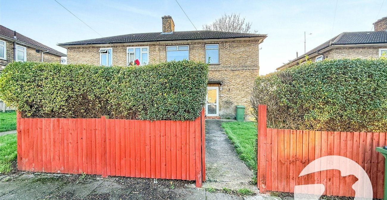 3 bedroom house for sale in London | Robinson Jackson