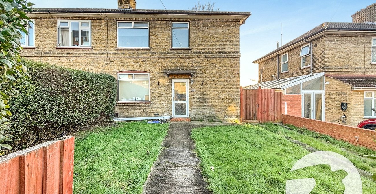 3 bedroom house for sale in London | Robinson Jackson