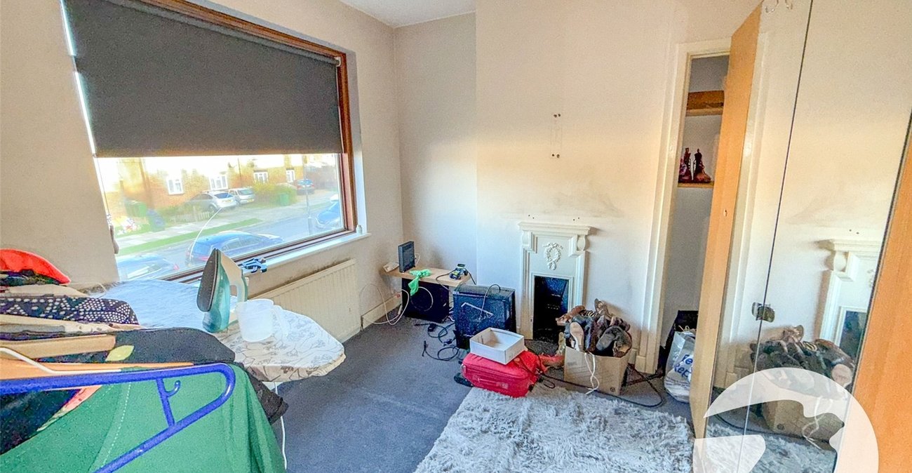 3 bedroom house for sale in London | Robinson Jackson