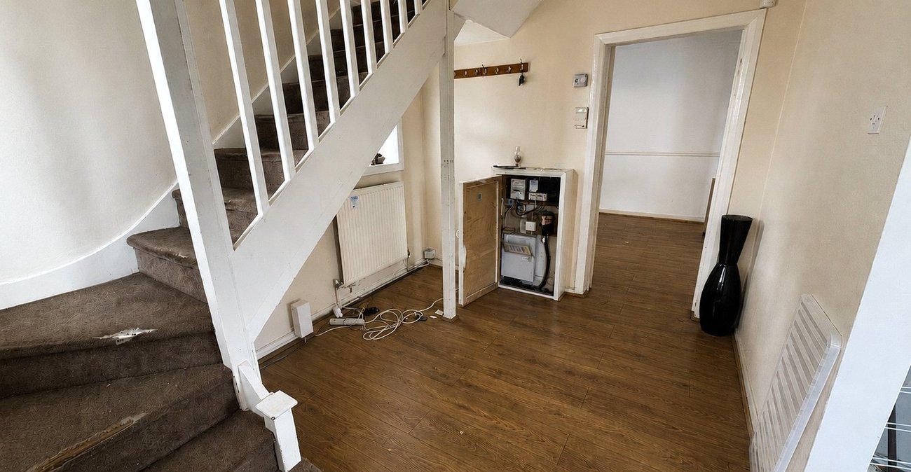 3 bedroom house for sale in London | Robinson Jackson